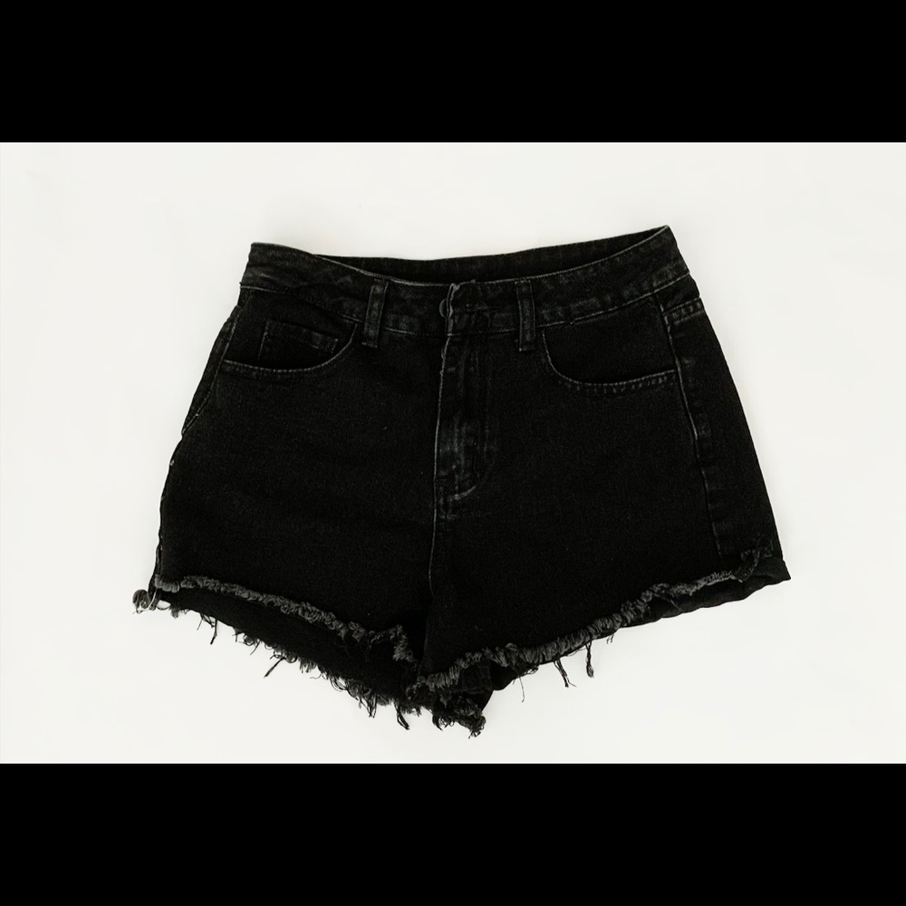 Slant Pocket Raw Hem Denim Shorts. Size small.